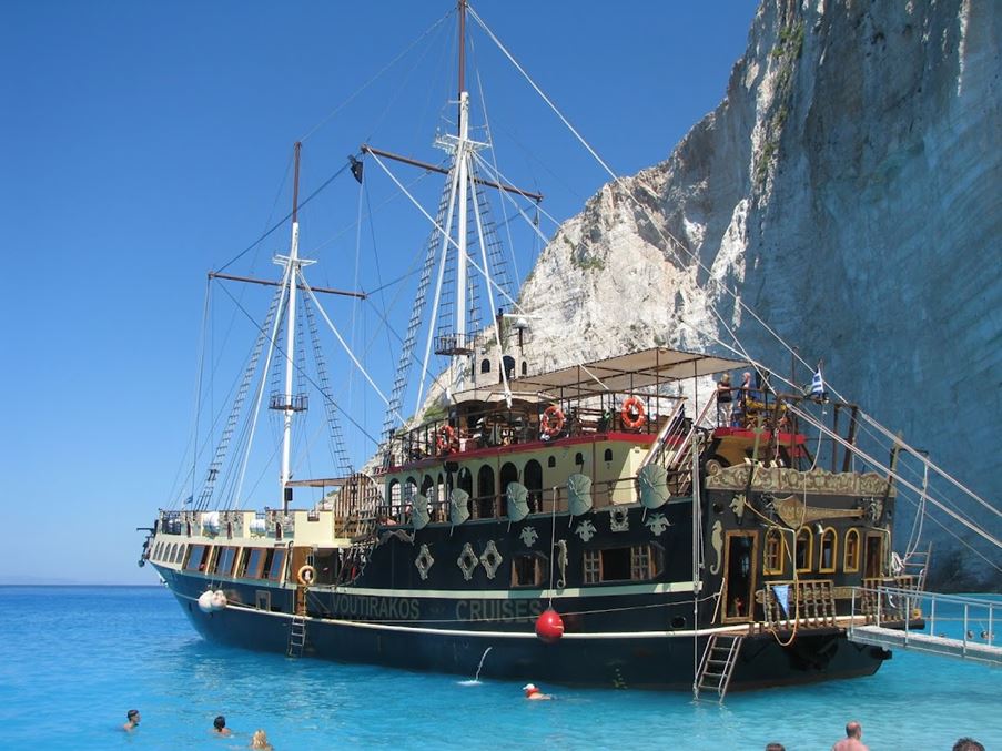 cruise-around-the-island-zante-by-pirate-boat